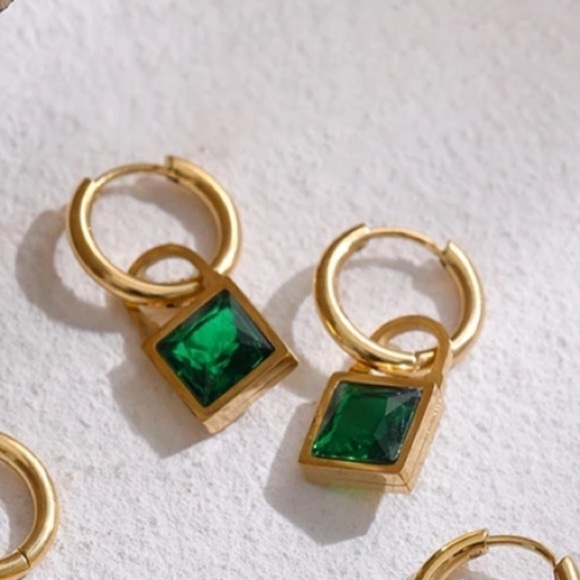 𝅺NEW Emerald Green Gemstone 18K Gold Plated Hoop Earrings - Picture 9 of 12